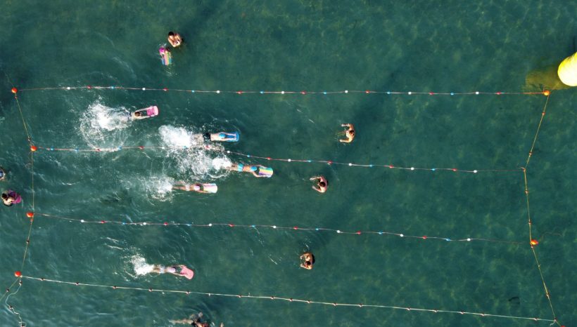25οι Κολυμβητικοί Αγώνες Επίδειξης σε μια πλωτή Πισίνα στην Αίγινα